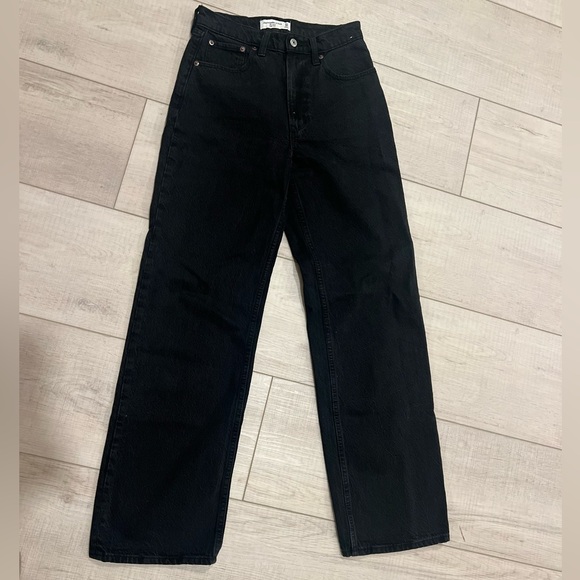 Abercrombie and fitch high rise loose jeans. Size 24 - Picture 2 of 4